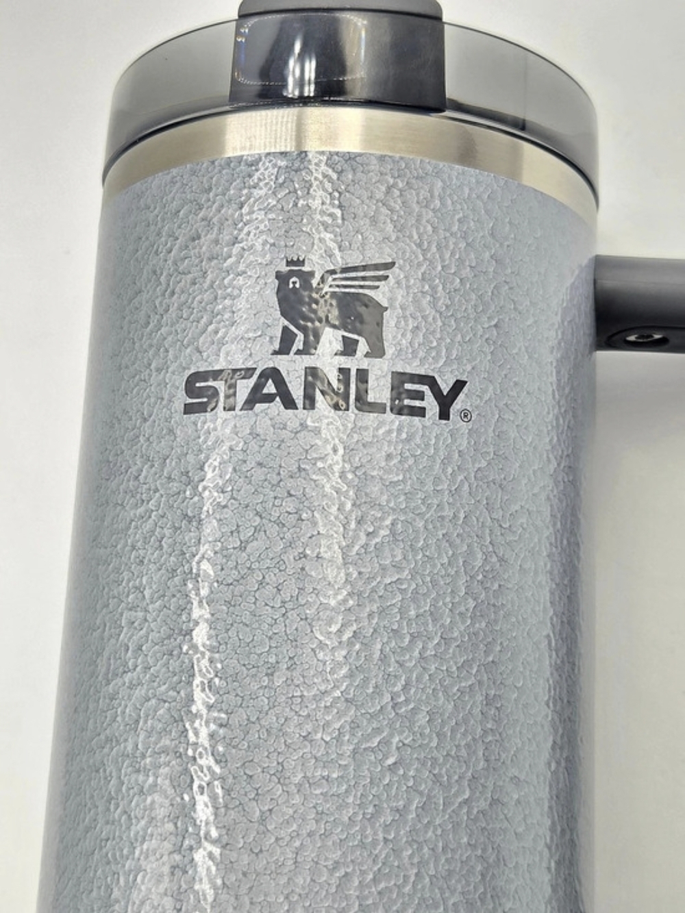 Stanley Classic Quencher H2.0 FlowState Tumbler 30 oz - Hammertone Silver - Picture 5 of 7